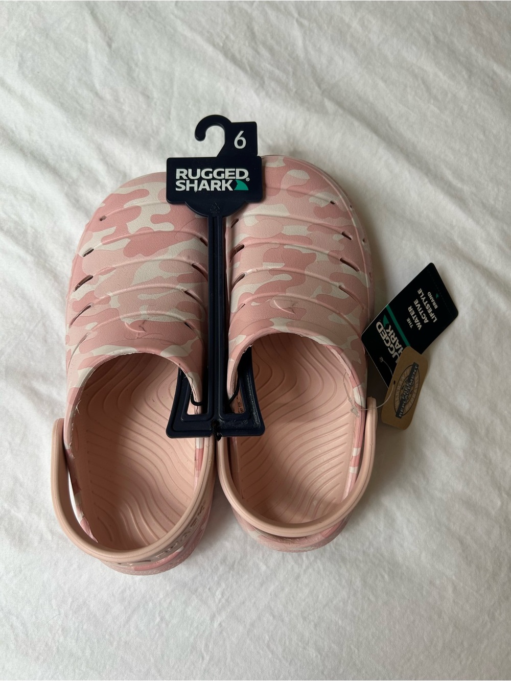 NWT Rugged Shark Rubber Clogs in Pink Camo Size 6
